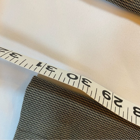 Fine houndstooth straight leg stretch pants by Van Heusen size 2 - Picture 7 of 8